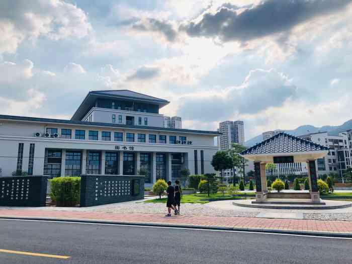 广东理工学院(鼎湖校区)-"别人是来评价学校师资 我是来测评学校饭堂.