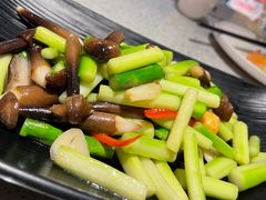 鸡枞菌炒芦竹笋-漫月小海鲜酒馆(麦凯乐店)