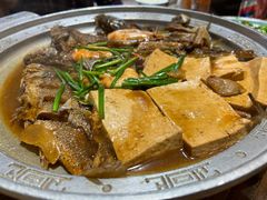 东来烧杂鱼-东来菜馆•手抓海鲜家常菜•海鲜锅贴(鸽子窝店)