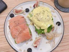 烟熏三文鱼牛油果班尼迪克-COTTON CAFE(德信·中外公寓店)