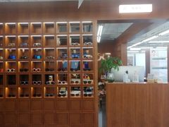 -无奔眼镜·蔡司·依视路授权店(朝阳大悦城店)