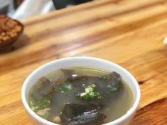 -董哥山城碗碗香(美专校街店)