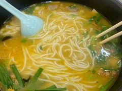 -花馬肆.云南过桥米线(汉神购物广场现场熬汤店)