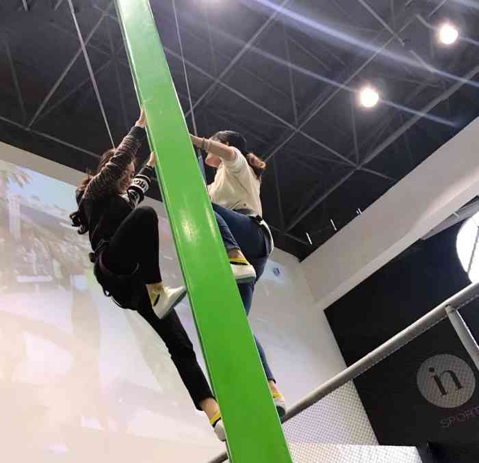 运动馆(成都银泰中心in99店)-"四星是给那个男教练的还有攀岩设备的