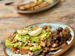 牛油果煮蛋吐司-RAC BAR(安福路店)