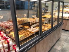面包甜点陈列柜-皇冠幸福里动物奶油生日蛋糕(石桥店)