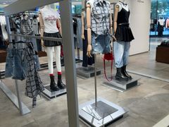 -URBAN REVIVO(上海中庚漫游城店)