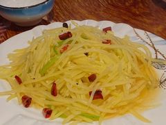 酸辣土豆丝-满堂春特色餐馆