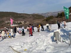 -济南卧虎山滑雪场
