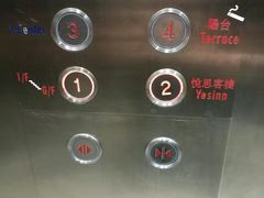 -悦思旅舍(铜锣湾地铁站店)