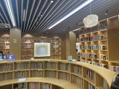 -漕河泾街道图书馆(漕河泾社区文化活动中心店)