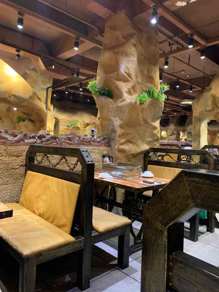 位置龙华美丽aaa大厦酒吧街对面招牌很大很好找愿者上