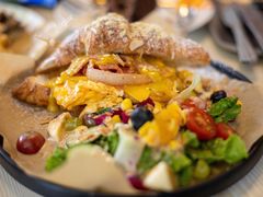 芝士吞拿鱼牛角包-251#coffee roasters(沿河东路店)