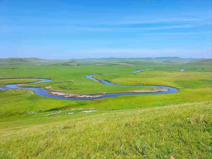 来源于境内的两座湖泊:呼伦湖与贝尔湖,双湖由彩带般的乌尔逊河连接着