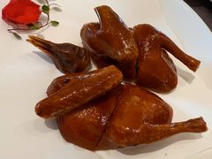 脆皮乳鸽-名佳荟