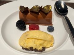 焦糖杏仁蜂蜜慕斯配冰淇淋-云厨·高空西餐厅(成都瑯珀·凯悦臻选酒店)