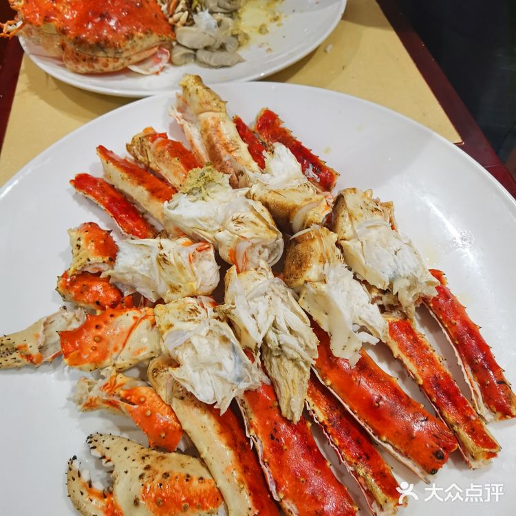 这家店在崂山区上实中心，是一家白酒公司，现在也做私房