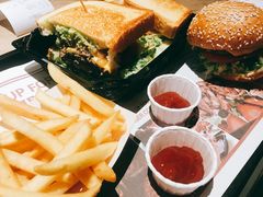 -The Habit Burger Grill 哈比特汉堡(复兴soho店)