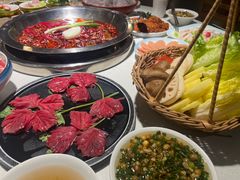 -茅草房·河畔园林火锅