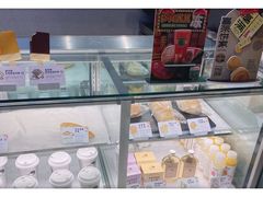 面包甜点陈列柜-喜茶(北京华贸购物中心店)