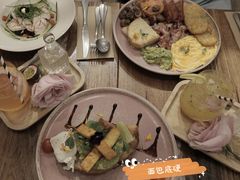 -FLOVIE FLORIST CAFE