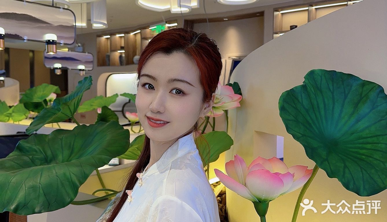 身材和花丛中的辣味火锅鱼