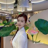 身材和花丛中的辣味火锅鱼