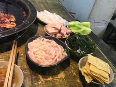 -渝嘴小老弟老火锅(华新村店)