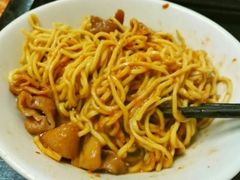 -松树干拌面店