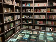 -钟书阁(松江泰晤士小镇店)