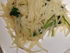 香菜梗炝土豆丝-绿茶餐厅(西单老佛爷店)
