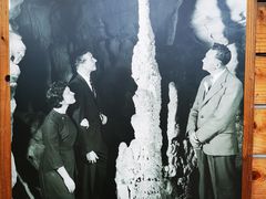 -怀托摩萤火虫洞