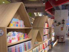 -新华书店(保利水城店)