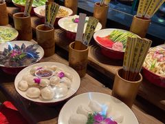 -帅巴人舅母子腊蹄民俗村
