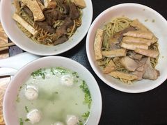 -松树干拌面店