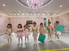 -Isee灰姑娘国际儿童艺术中心