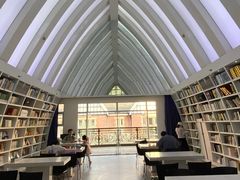 -钟书阁(松江泰晤士小镇店)