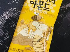 蜂蜜黄油扁桃仁-瑞幸咖啡(外滩SOHO店)