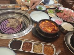 -明洞阿姨·韩式酱蟹烤肉·创意料理(三元桥店)