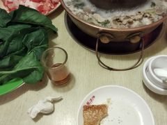 -洞庭洲·防空洞火锅·烧烤·铜锅涮肉(新百广场店)