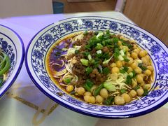 -渝之汇牛肉豌杂面