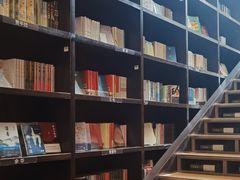 -钟书阁(松江泰晤士小镇店)