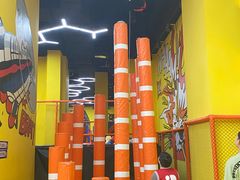 -爱蹦iBOON蹦床运动馆(江汉店)