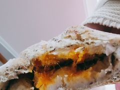 藜麦芋泥咸蛋面包-味多美(民星路店)