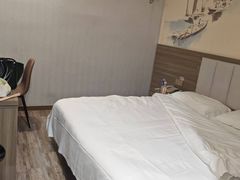 -花居酒店(苏州高教区尹山湖地铁站店)