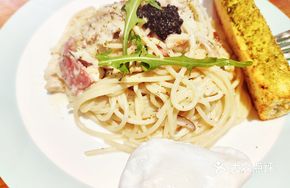 Truffle Cream Pasta with Poached Egg