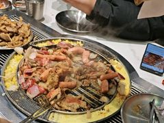 -山野的朋友露营炭火烤肉