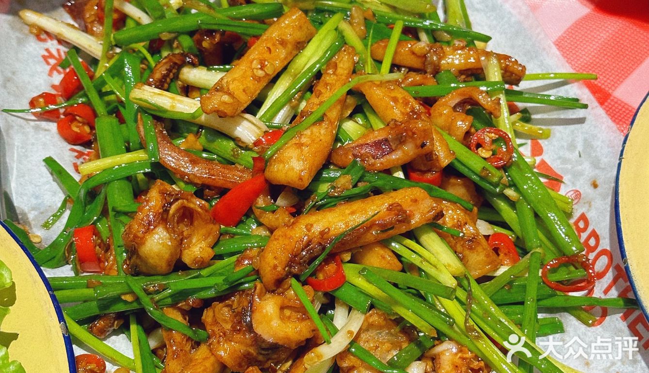 阳朔西街超地道的螺蛳鸭脚煲！！ 