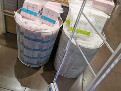 -名创优品(北京新中关购物中心地铁层店)