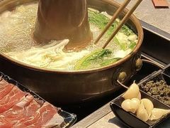 -洞庭洲·防空洞火锅·铜锅涮肉·烧烤(新百广场店)
